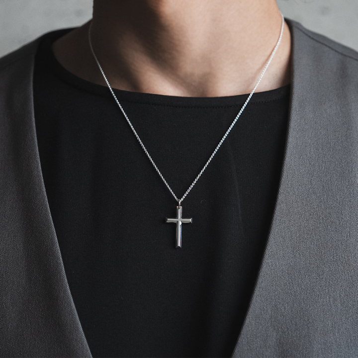 FINE CROSS PENDANT