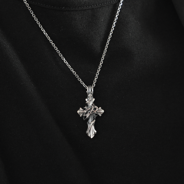 THORN CROSS PENDANT M