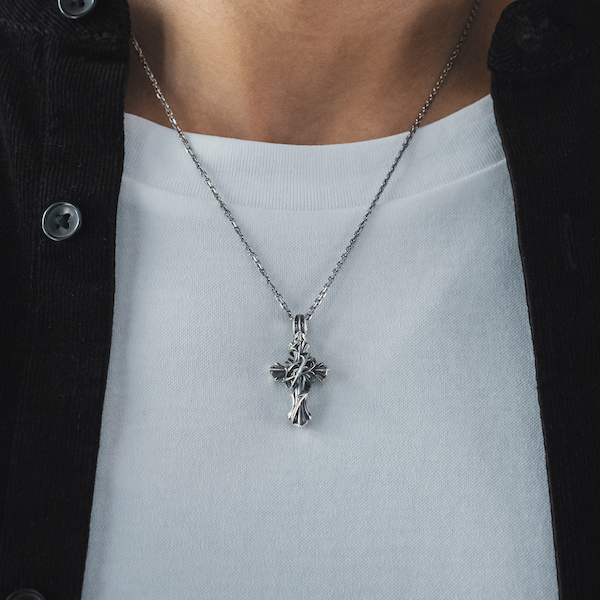 THORN CROSS PENDANT M