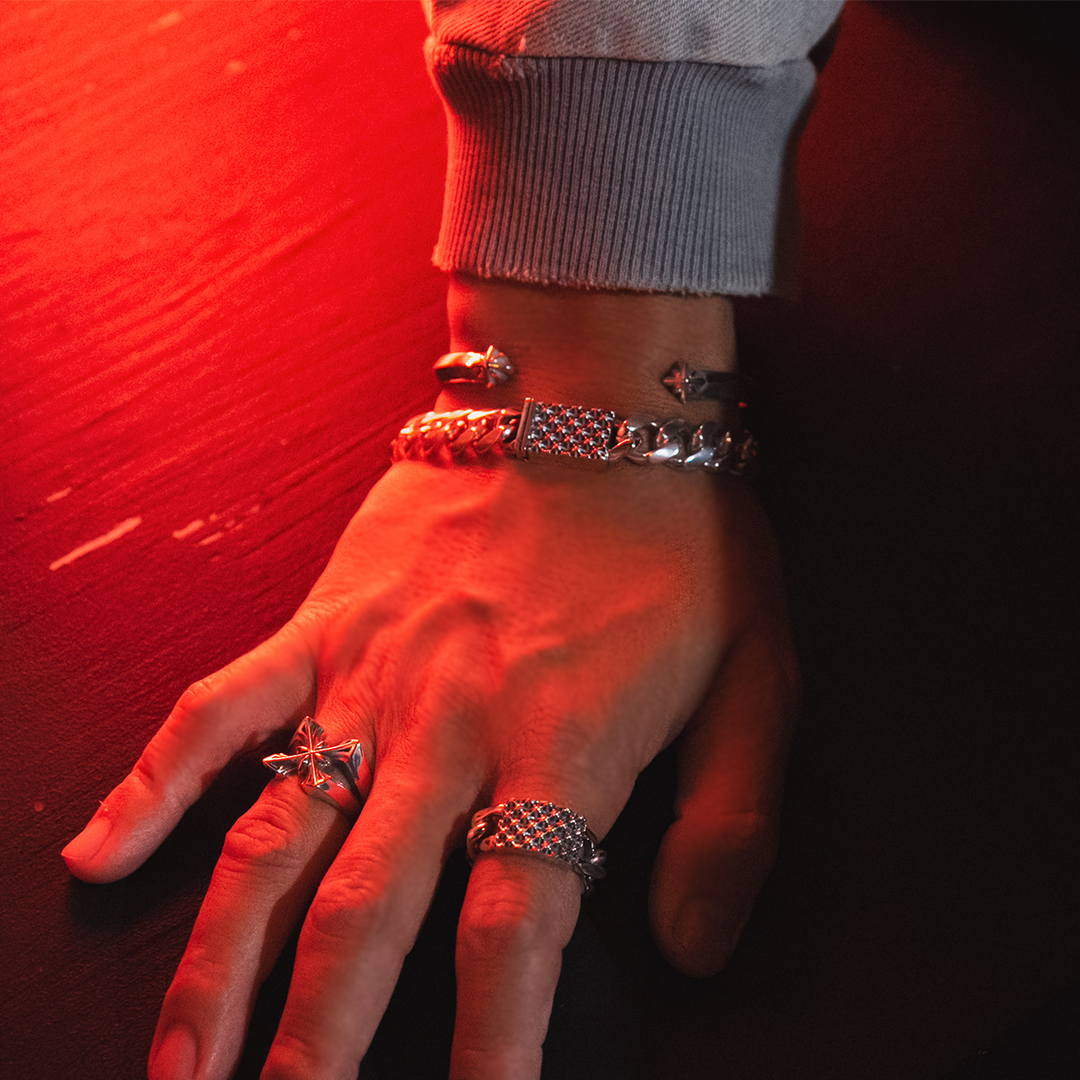 TRIPLE X STUDS CHAIN RING