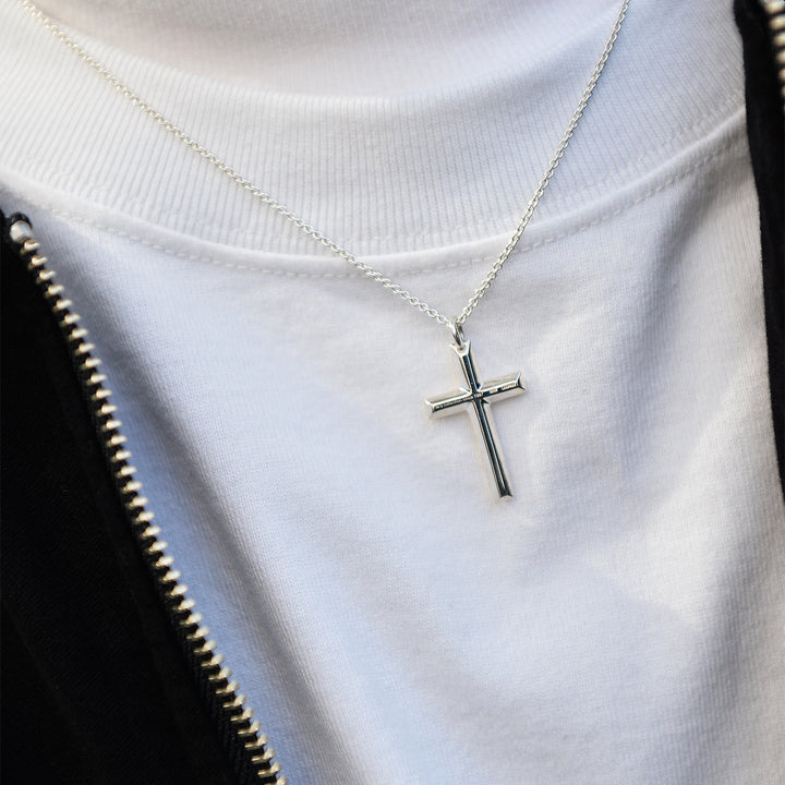 FINE CROSS PENDANT